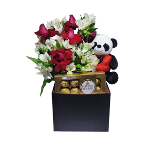 Arranjo Box Quadrada M Rosa Vermelha, Alstroeméria, Panda e Ferrero