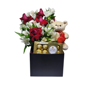 Arranjo Box Quadrada M Rosa Vermelha, Alstroeméria, Urso e Ferrero